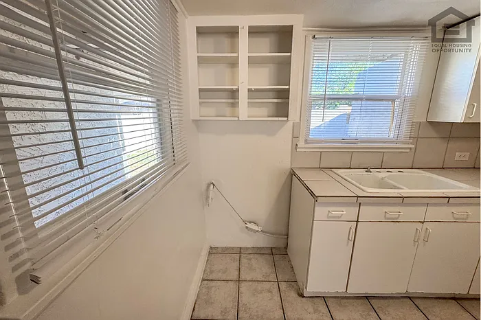 308 E Vogel Ave #2 — Photo 15