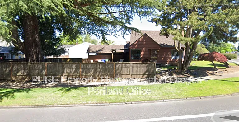 4751 N Willamette Blvd — Photo 2