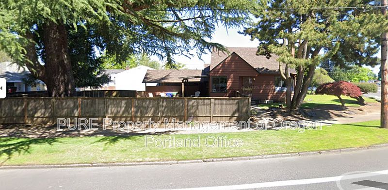 2nd image of 4751 N Willamette Blvd