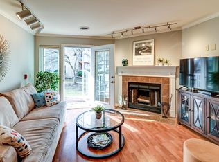 13 Captains Ct UNIT 1, Madison, WI 53719