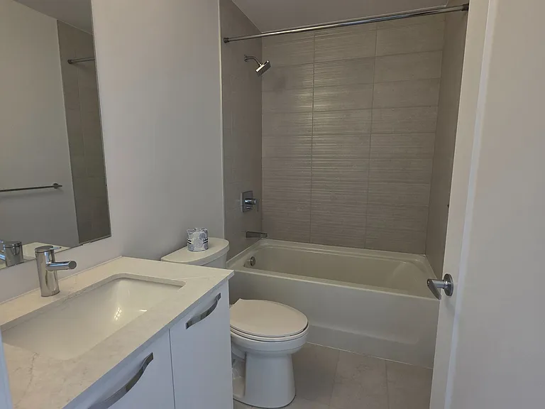 75 James St S #1710 — Photo 10