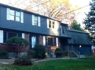 12 Birchwood Dr, Bedford, MA 01730