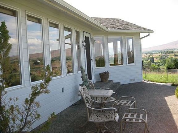 Rear patio off of  dining room