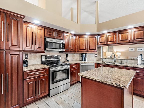 2nd image of 3252 Noemi Dr
