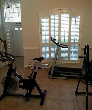 4th image of 900 Harwood Ct