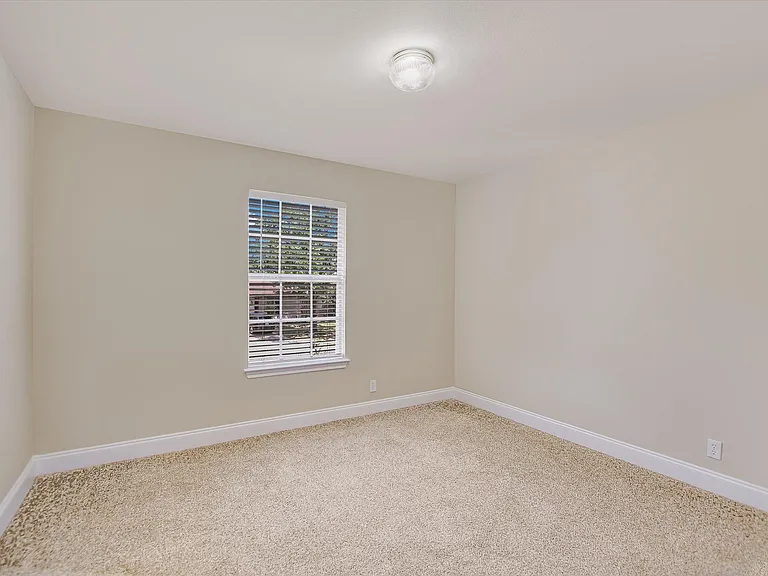 8111 Hawick Dr — Photo 15