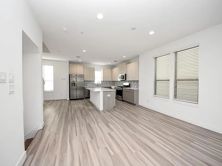 18716 Centro Main St #B — Photo 13