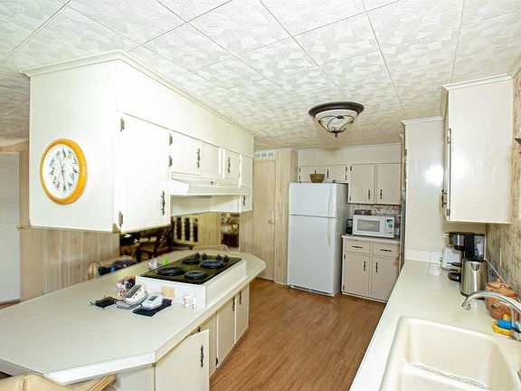 5th image of 908 Oleander Cir