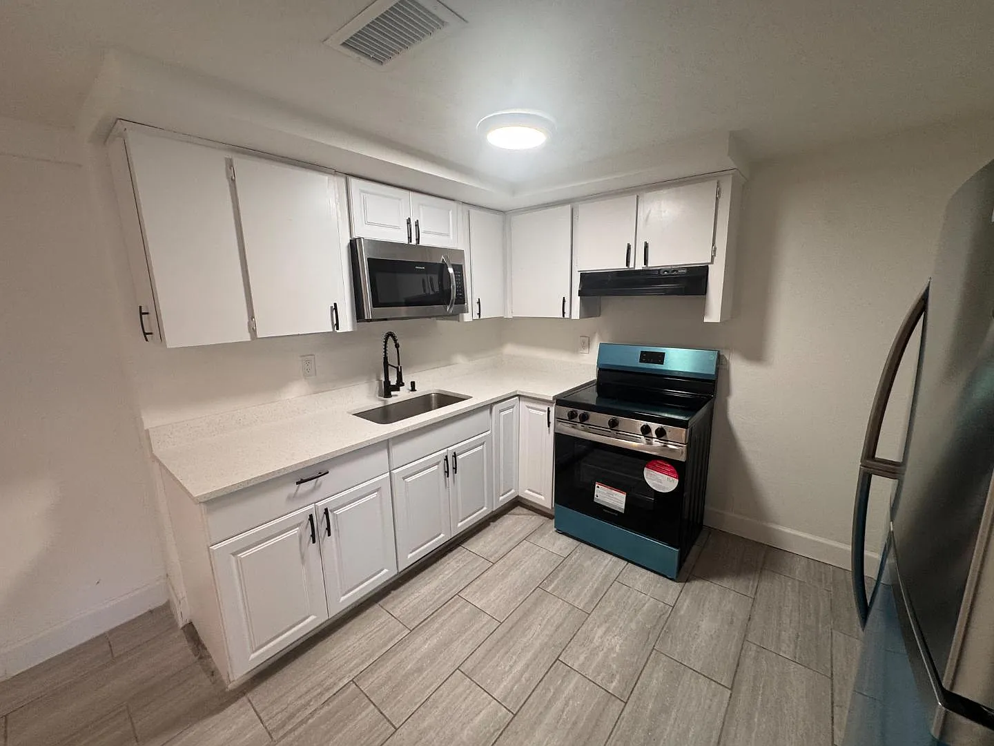 5525 Quist Dr - 5525 Quist Dr Unit 1 — Photo 2