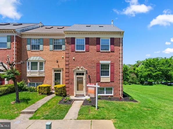 15 Valley Crossing Cir, Cockeysville, MD 21030