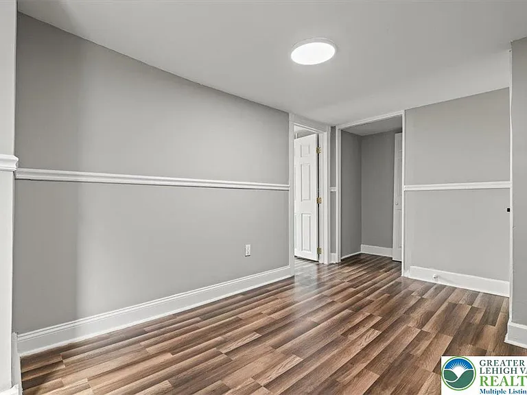 510 5th Ave — Photo 25