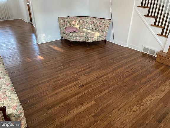 4th image of 1003 Cobbs St