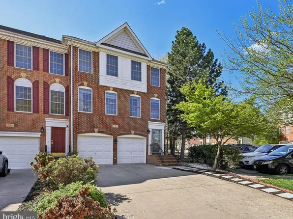 12915 Starters Ln, Fairfax, VA 22033