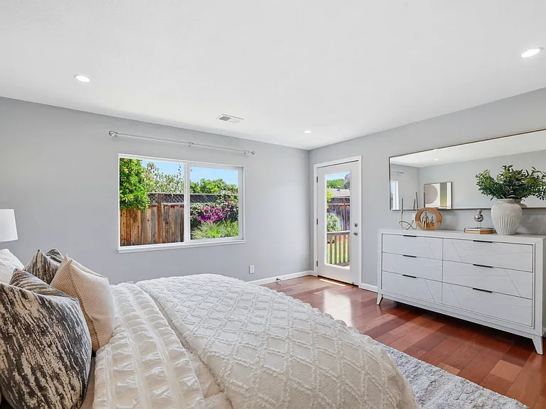 3490 Flora Vista Ave — Photo 17