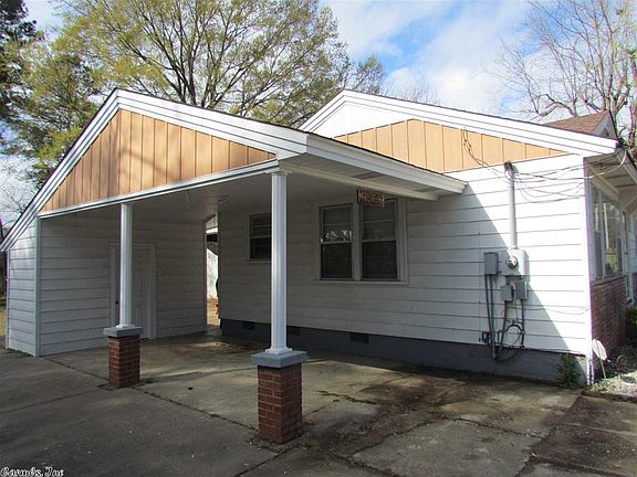 2nd image of 1401 E Moore Ave