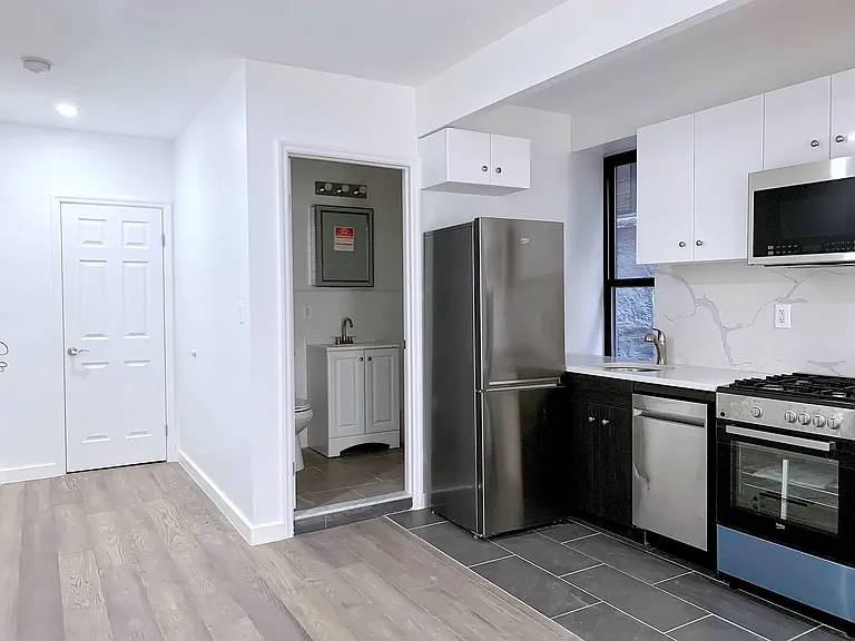 130 E 96th St #4D — Photo 6