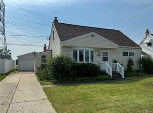 40 W Melcourt Dr, Cheektowaga, NY 14225