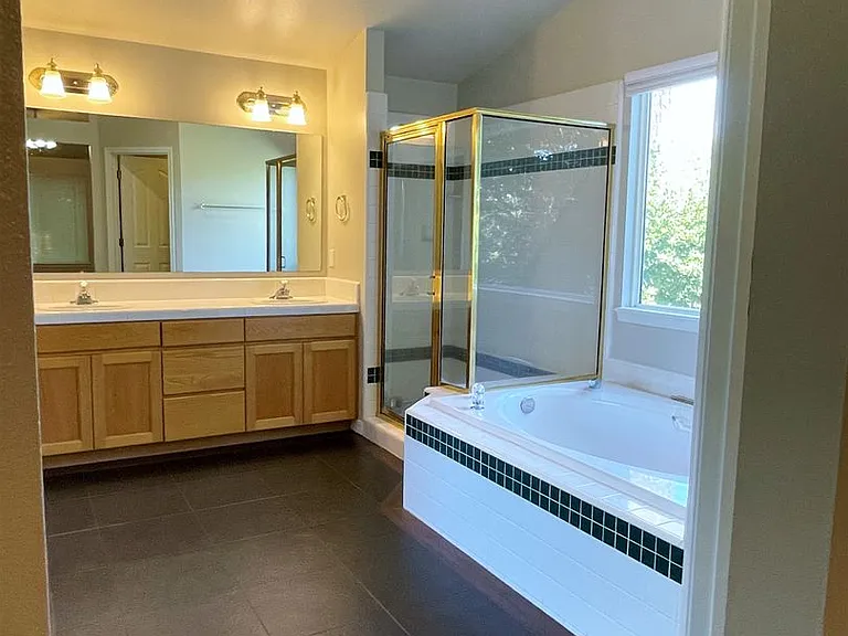 378 S Winthrop Way — Photo 24