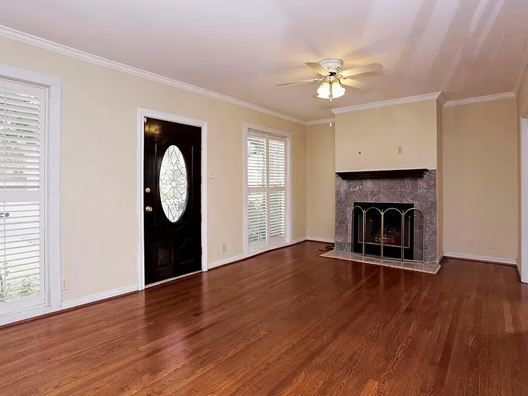 2321 Sheridan St — Photo 2