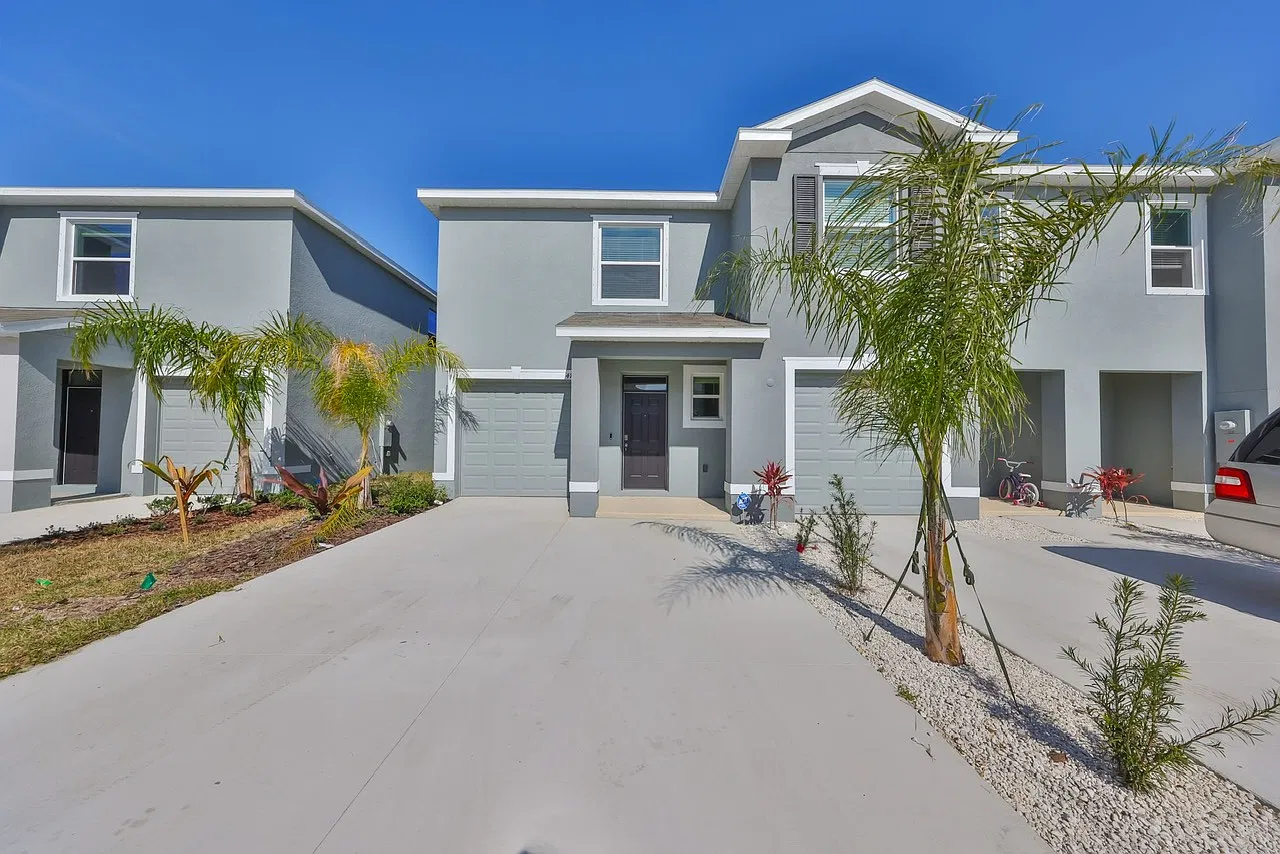 3 bed, 2.5 bath, 1802 sqft, $2,500 — Photo 2