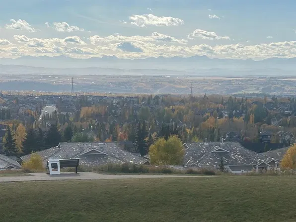 215 NE Rocky Ridge Dr NW, Calgary, AB T3G 4M1