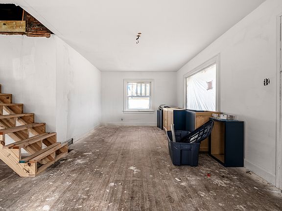 4th image of 940 N Chester Ave