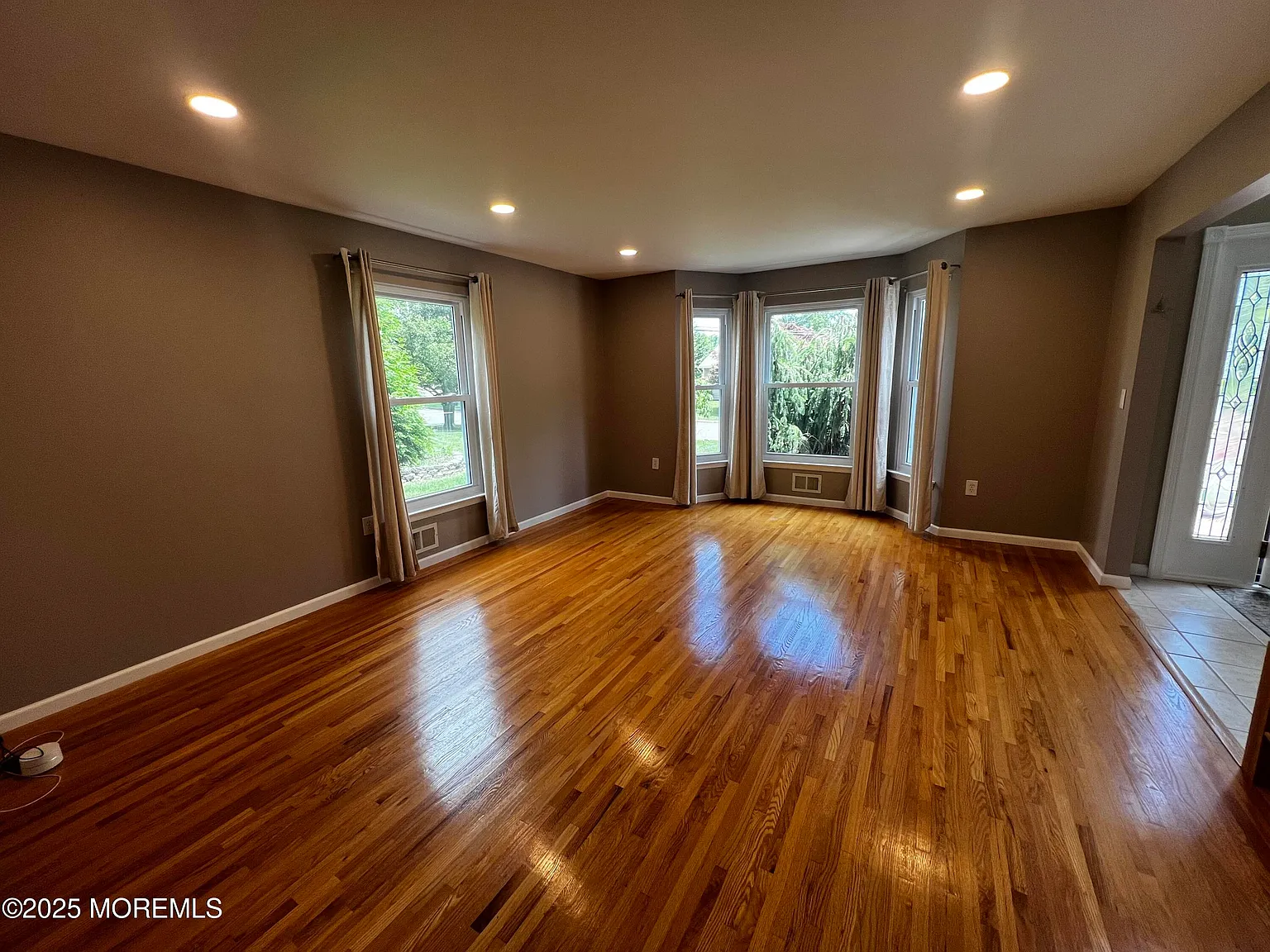 4 bed, 2.5 bath, 2866 sqft, $4,800 — Photo 4