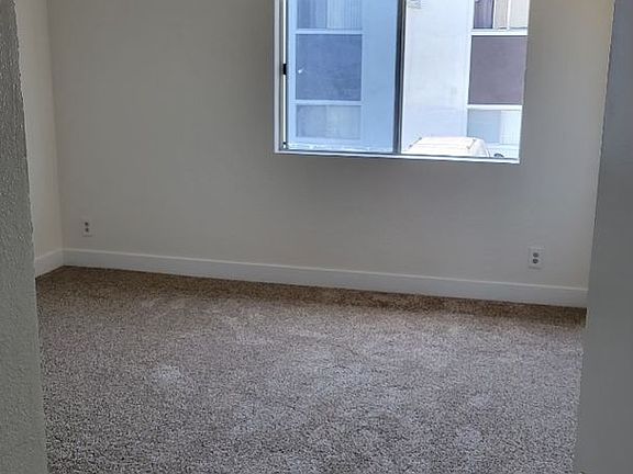 5th image of 9109 Kenwood Dr #13