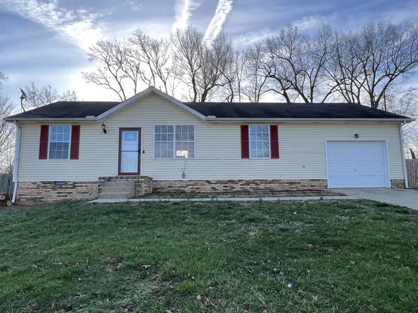 121 Oak Tree Dr, Oak Grove, KY 42262