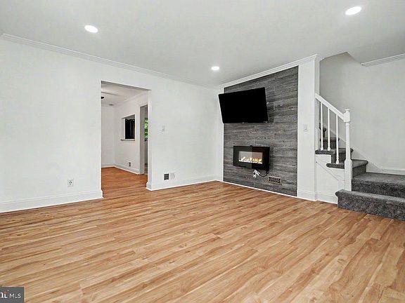 2nd image of 222 8th Ave