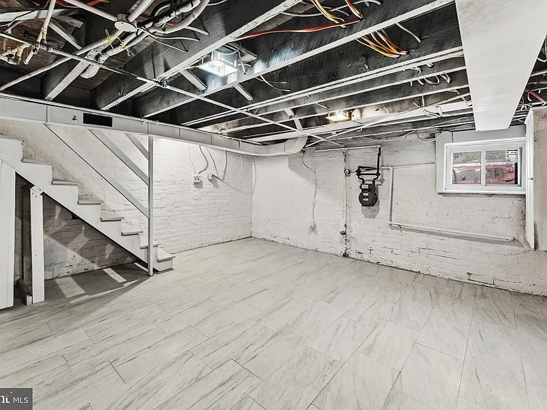 742 Columbia Rd NW — Photo 10