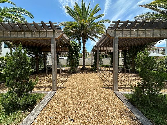 Common area courtyard with outdoor tables and benches