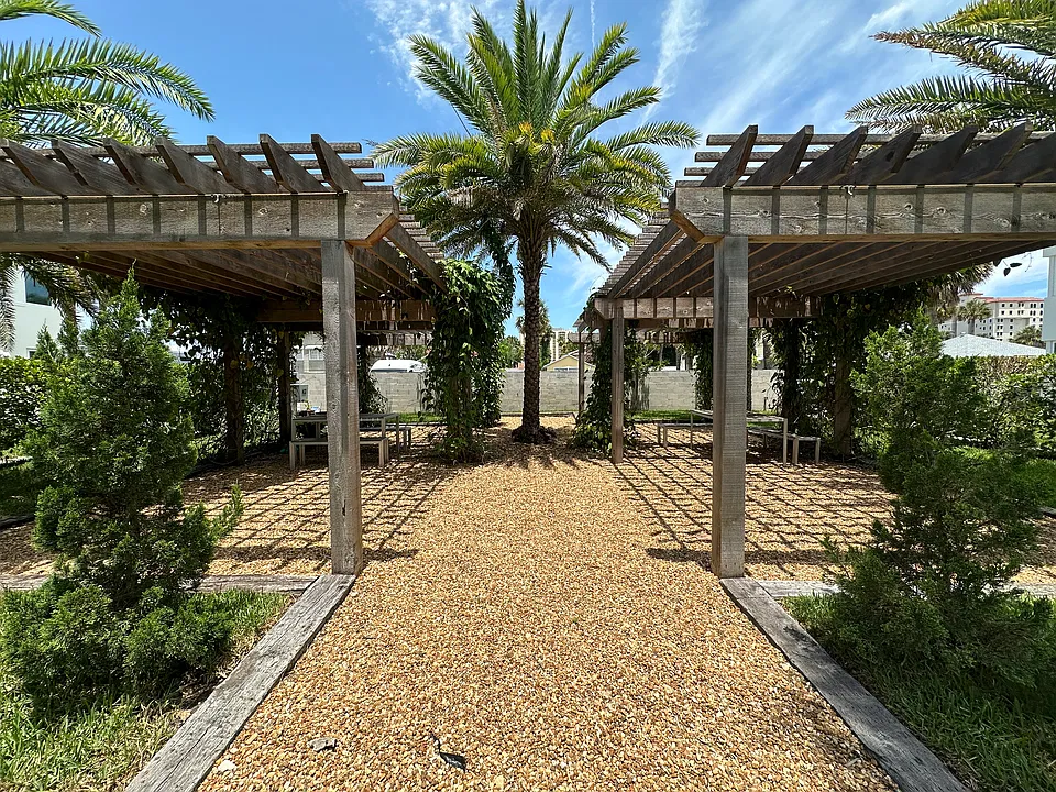 Common area courtyard with outdoor tables and benches
