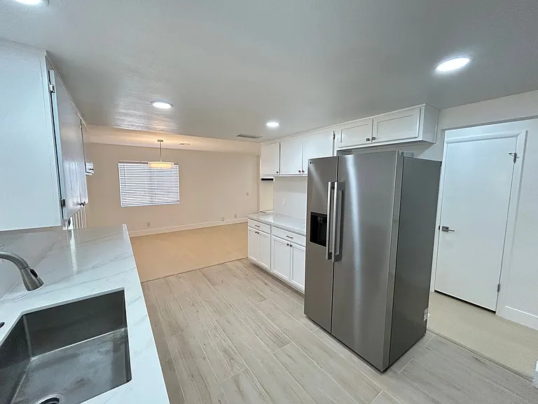 1075 Palo Verde St — Photo 6