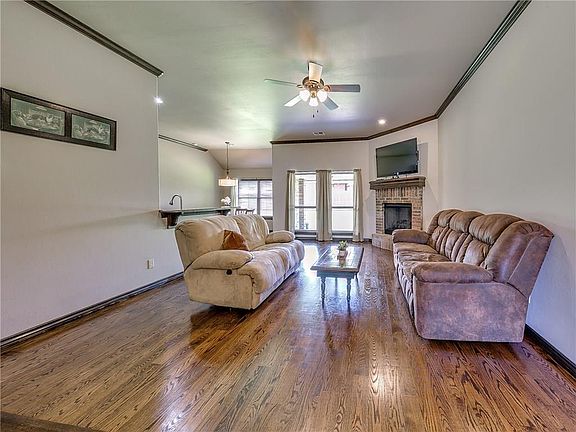 4th image of 18216 Haslemere Ln