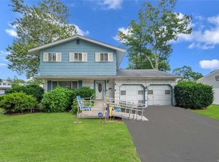 29 Sandra Dr, Hauppauge, NY 11788