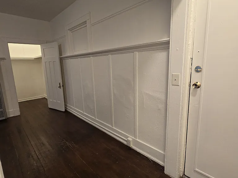 Ansonia Apartments — Photo 10