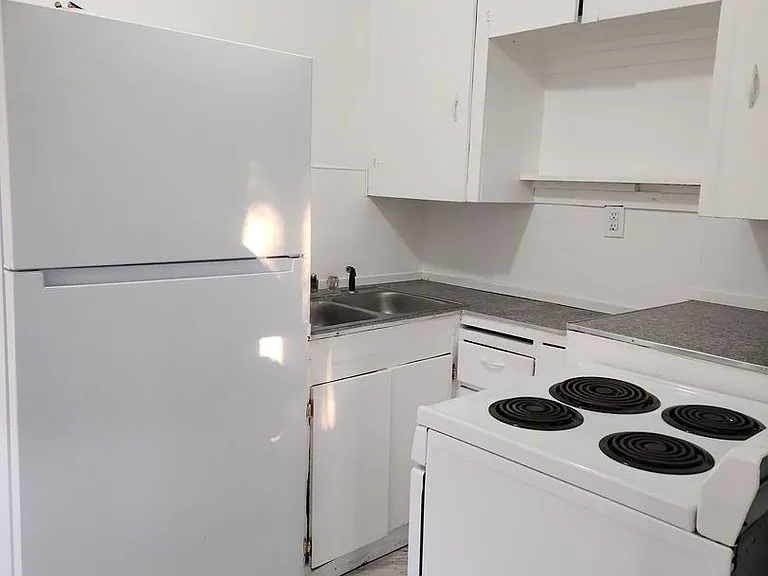 2707-2717 W Peninsula Dr — Photo 2