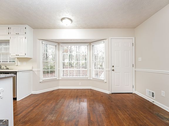 5th image of 180 Wills Way