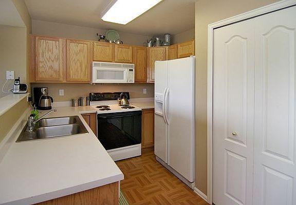 GORGEOUS KITCHEN WITH PARQUET FLOORS