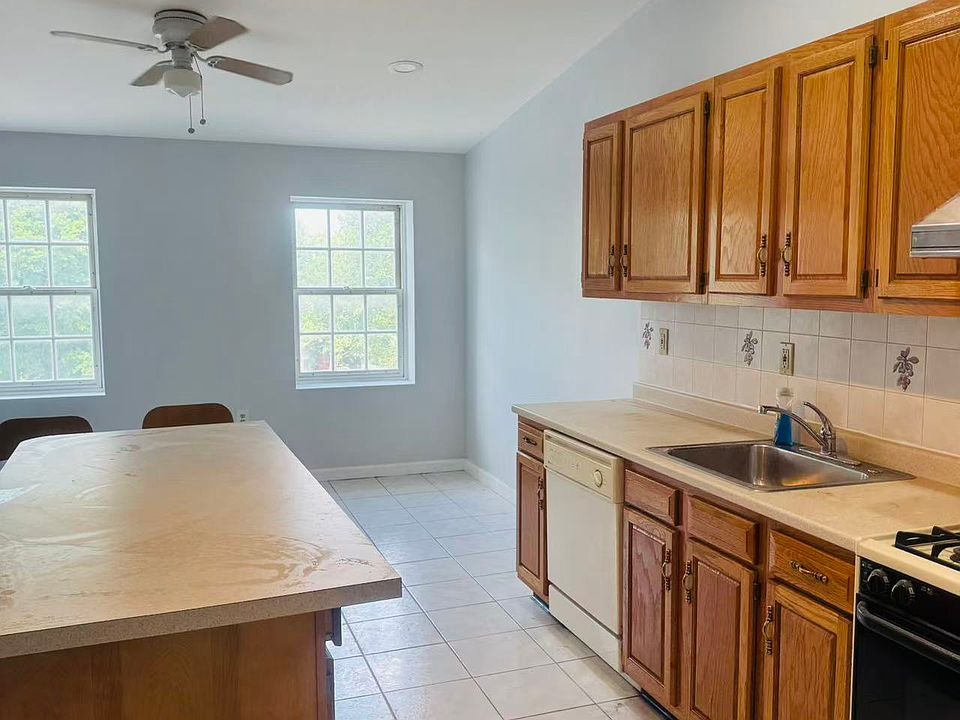 1st image of 206 Market St #5