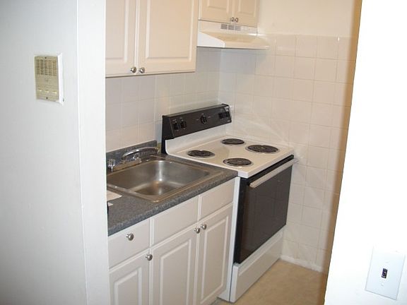 5th image of 210 Bergenline Ave