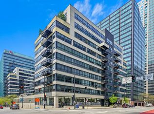 130 S Canal St APT 724, Chicago, IL 60606