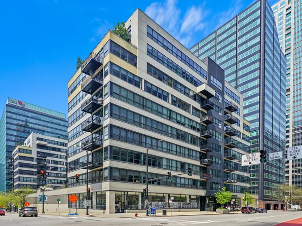 130 S Canal St APT 724, Chicago, IL 60606