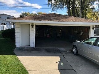 2nd image of 10433 Linder Ave