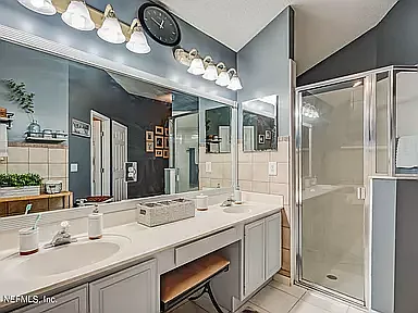 1555 Lakeway Dr — Photo 43