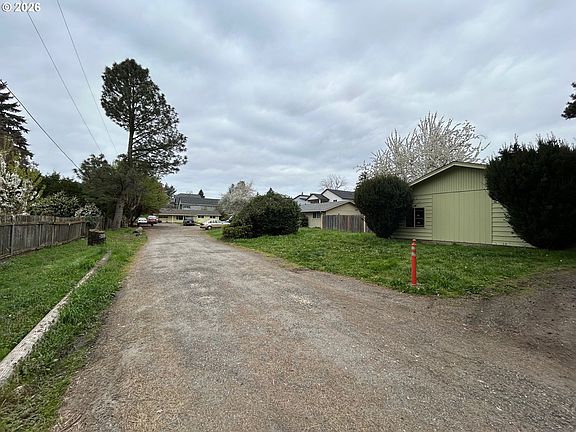 5th image of 5220 NE 42nd Cir