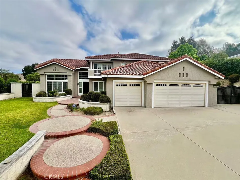 21747 Buckskin Dr