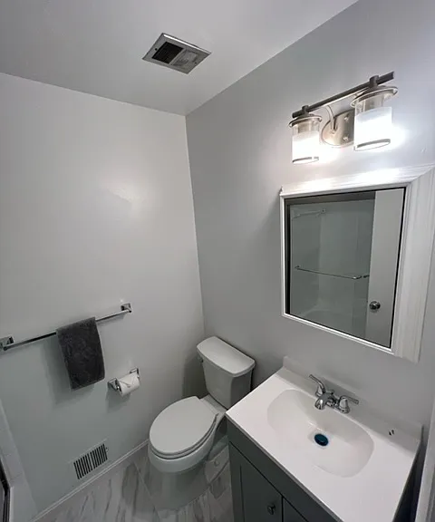 1613 Kenwood Ave — Photo 10