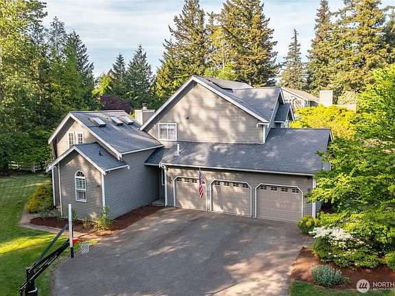 3rd image of 329 Viewcrest Road